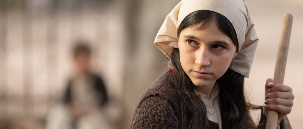  DEVOJČICA IZ "DARE" ŽIVI U TEŠKIM USLOVIMA: Mala Biljana (13) ustaje pre 6 i hrani stoku - "NIJE VAM OVO BEOGRAD" 