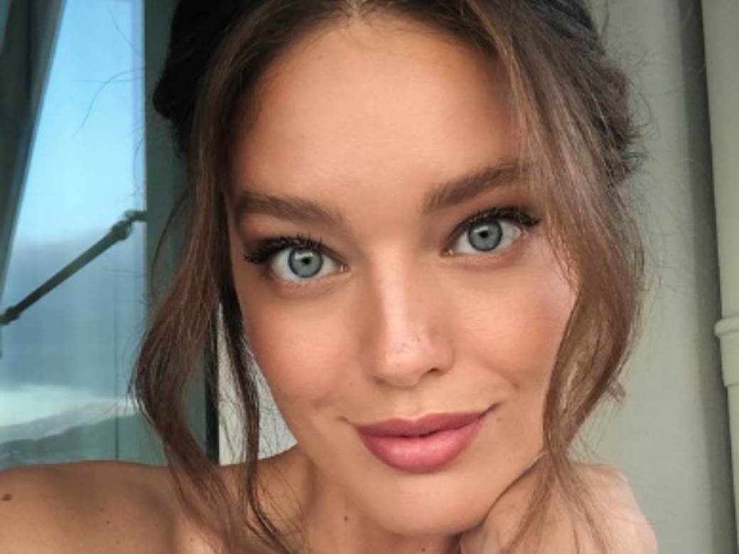  PRESLATKA MANEKENKA NESTVARNO PLAVIH OČIJU: Viđali smo je i na malim ekranima (VIDEO) 