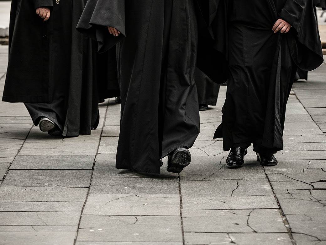  Lažni sveštenik polno uznemiravao dječake u Rumi 