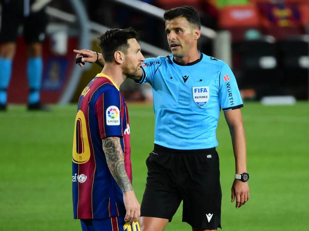  MILAN - ZVEZDA SUDI ČOVEK KOJI JE "SPASAO" ROSONERE: Da nije dosudio penal u 122, davno bi ispali iz 