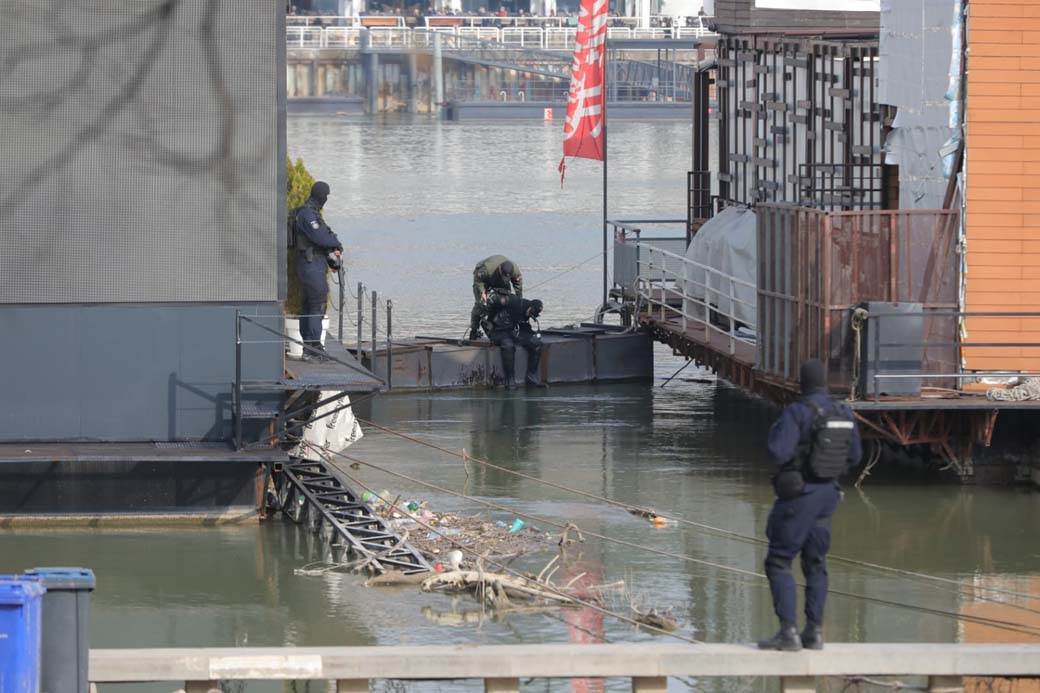  I UČESNIK "PAROVA" NA FRISTAJLERU TOKOM PRETRESA?! Otkrio šta se dešavalo u toku današnje policijske 