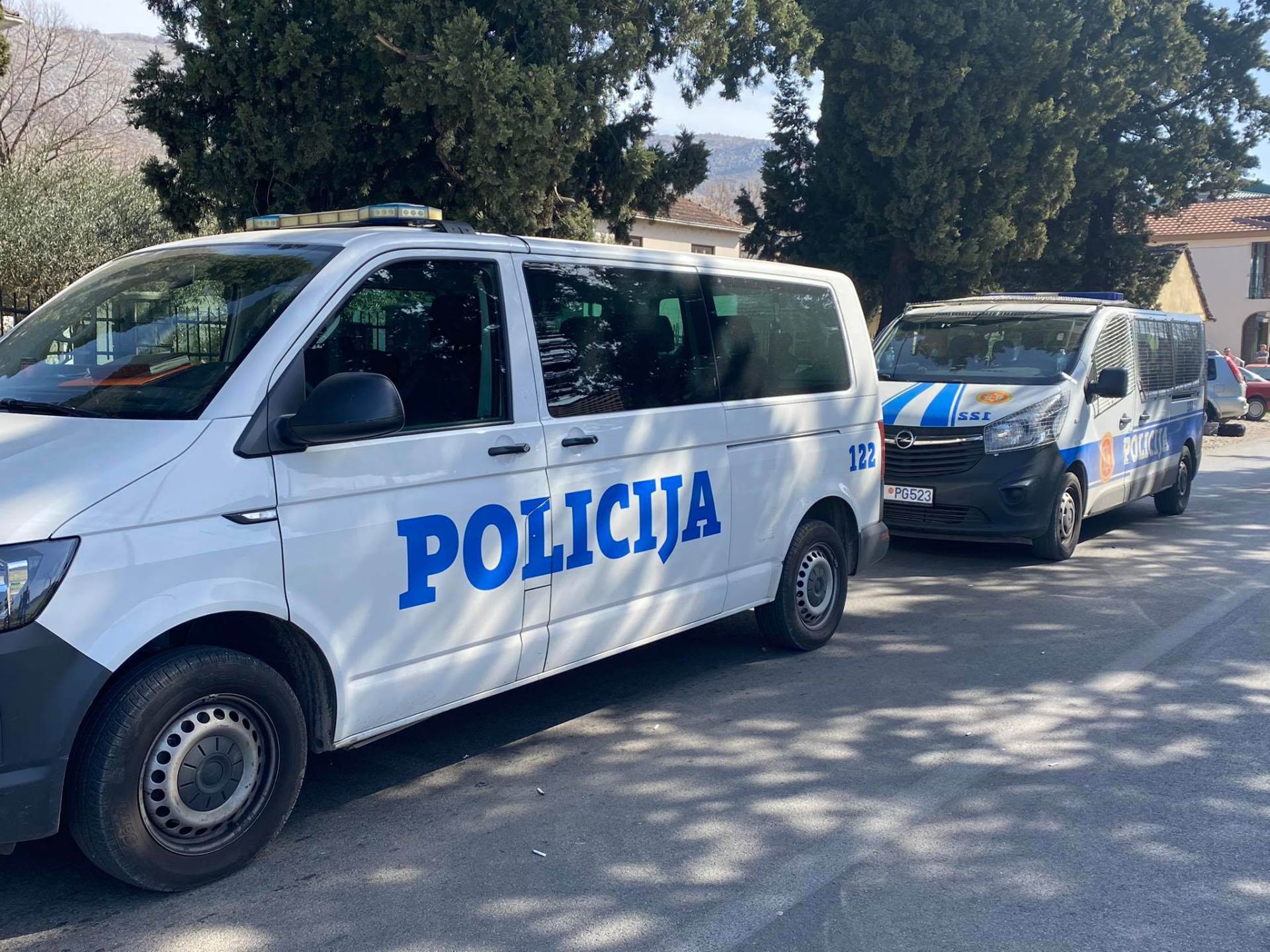  NIK POZIVAO NA OTPOR: Troje uhapšenih u Tuzima, krivične prijave protiv Đeljošaja i još dvije osobe 