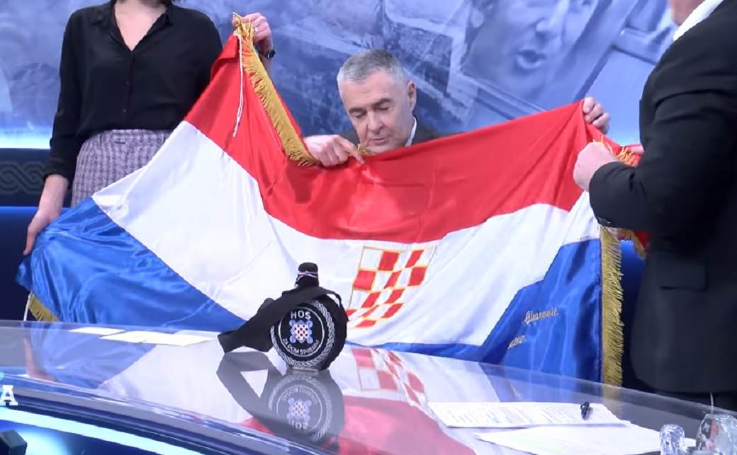  "ZA DOM SPREMNI" U HRVATSKOJ EMISIJI! Raširili u studiju ustašku zastavu, ponosno je držao general (VIDEO) 