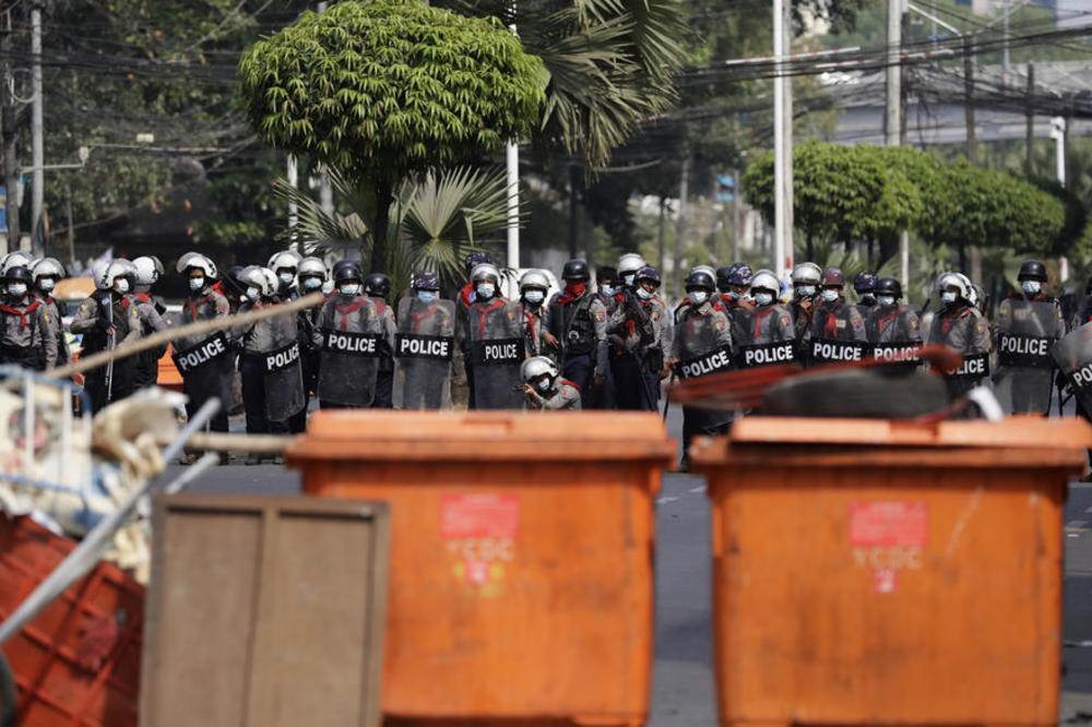  NA STOTINE UHAPŠENIH U MJANMARU: Demonstrante u prenatrpanim autobusima odvoze u zatvore 