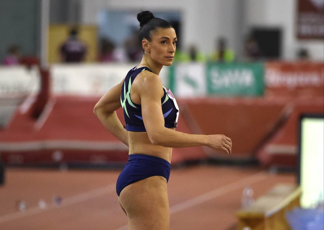  ivana spanovic na plazi foto 
