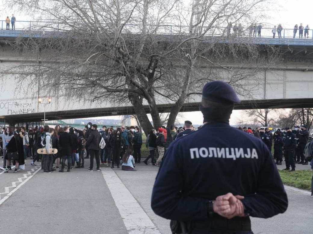  "KORONA ŽURKA" USRED BIJELA DANA U CENTRU BEOGRADA: Policija Srbije razbila masovni neprijavljeni sk 