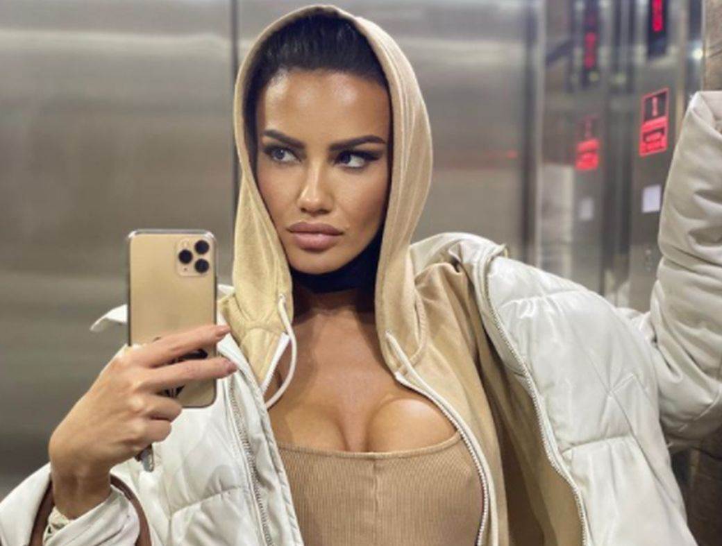   Ivana Stamenković Sindi u kupaćem  