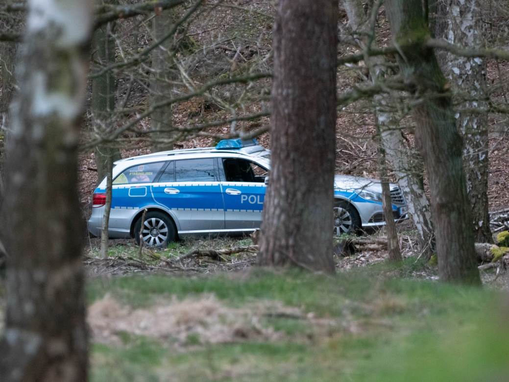  policajci nakon prijave zatekli kolege kako imaju intimne odnose 