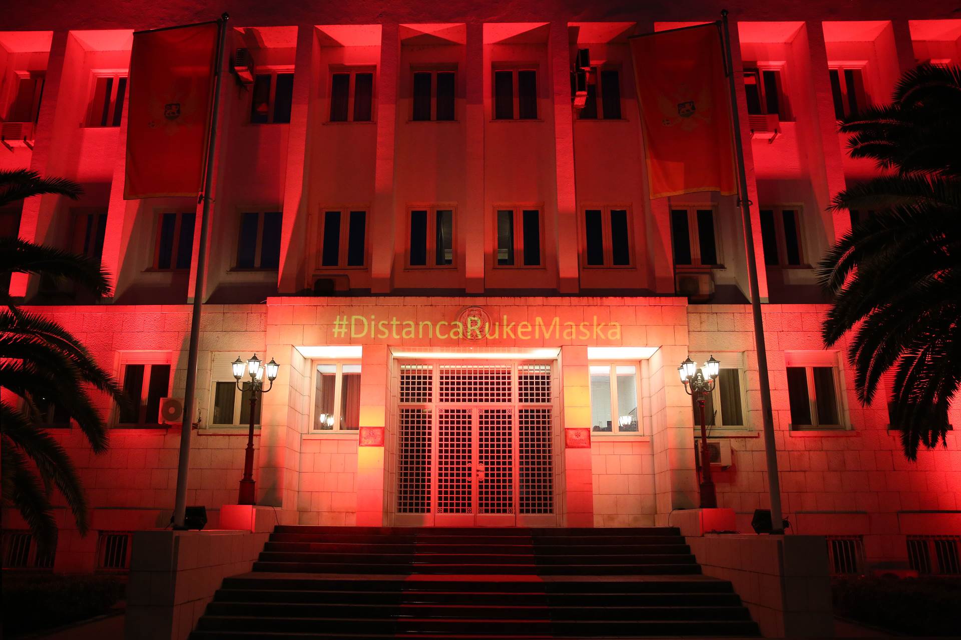  Osvijetljena zgrada Predsjedništva povodom godišnjice proglašenja pandemije 