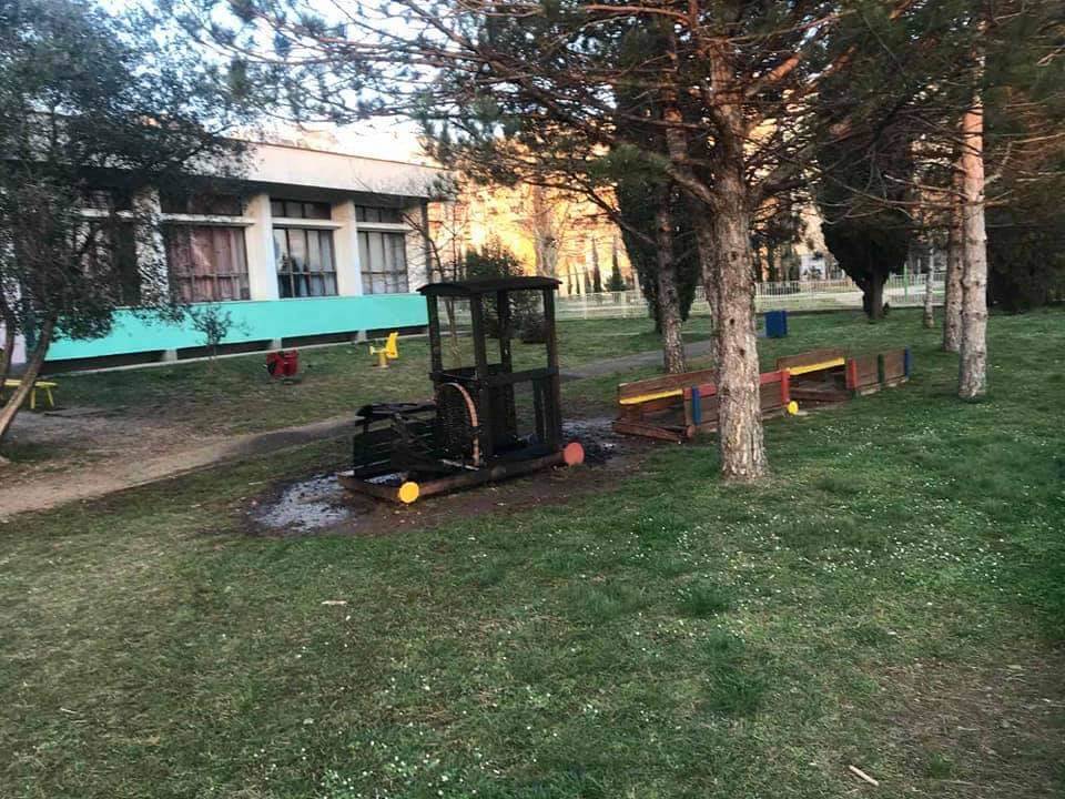  vandali zapalili igraliste u podgorici 