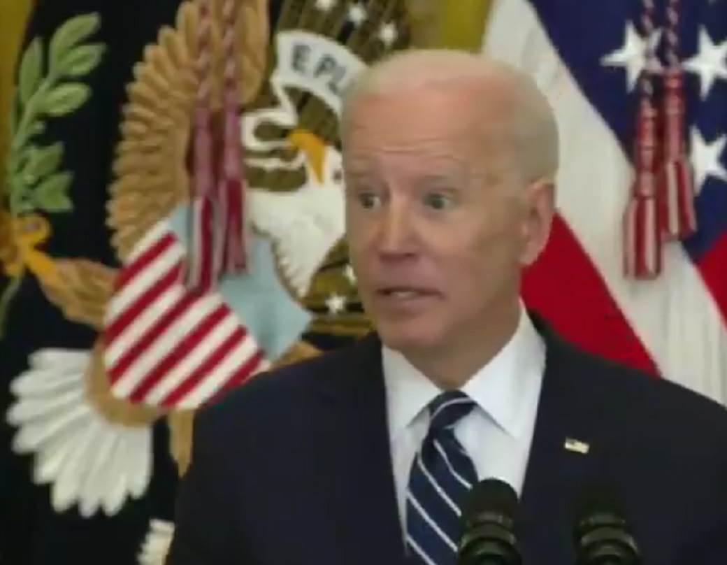  BAJDEN PONOVO "LUPETA": Odgovarao na pitanja novinara ceo svet se smeje novim kiksevima 