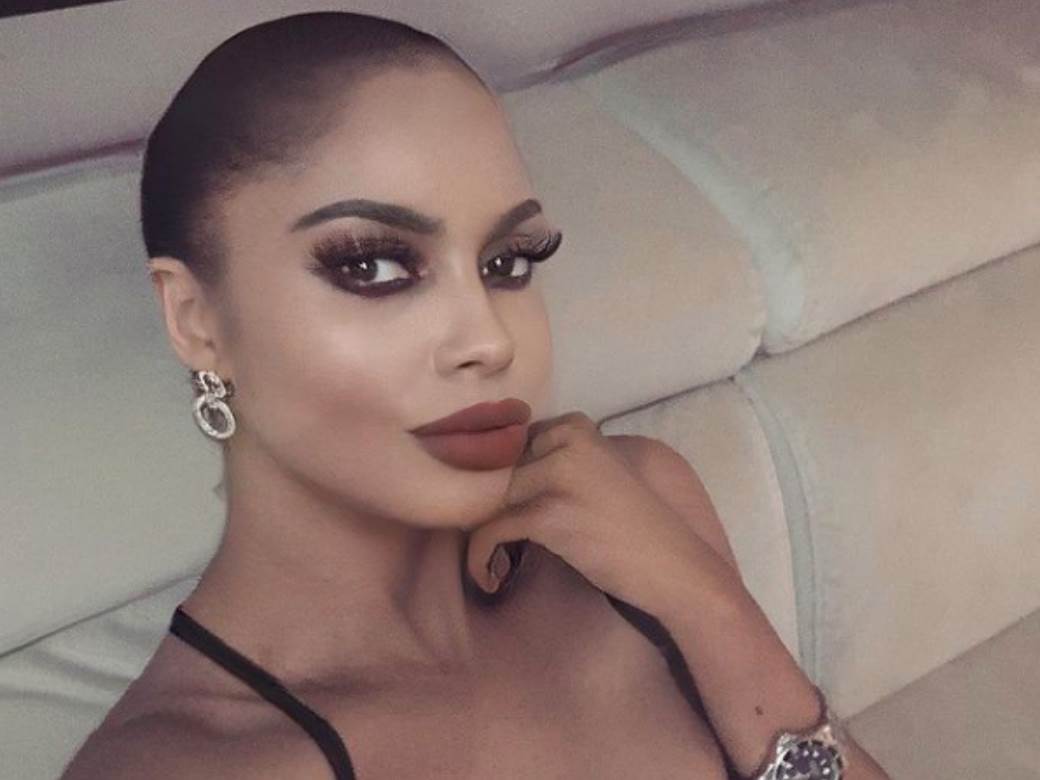   Magaj Gaj Loreta Antidehu rumunska pjevačica uhvaćena je u seksualnom skandalu prostitucija 