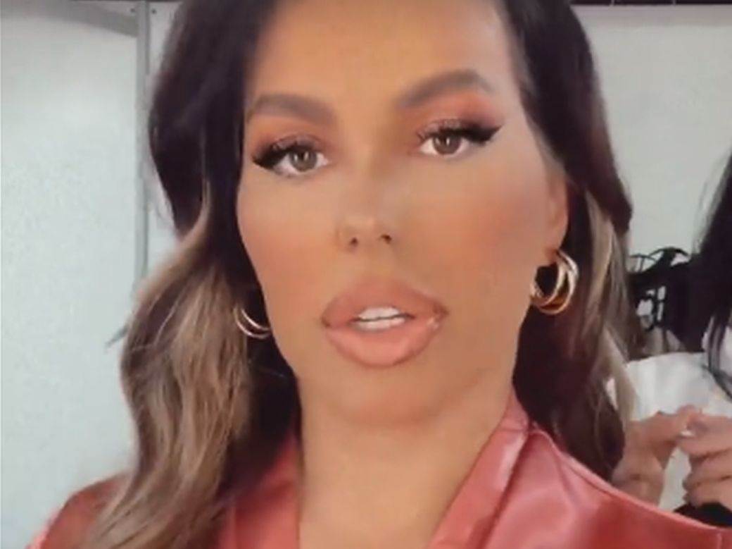  Ogromni dekolte u krupnom kadru - najbezobraznije izdanje Seke Aleksić 