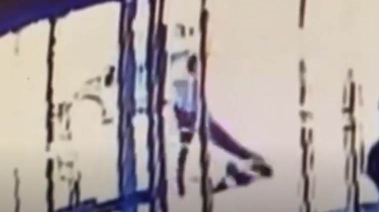  muskarac tukao zenu na menhetnu video 