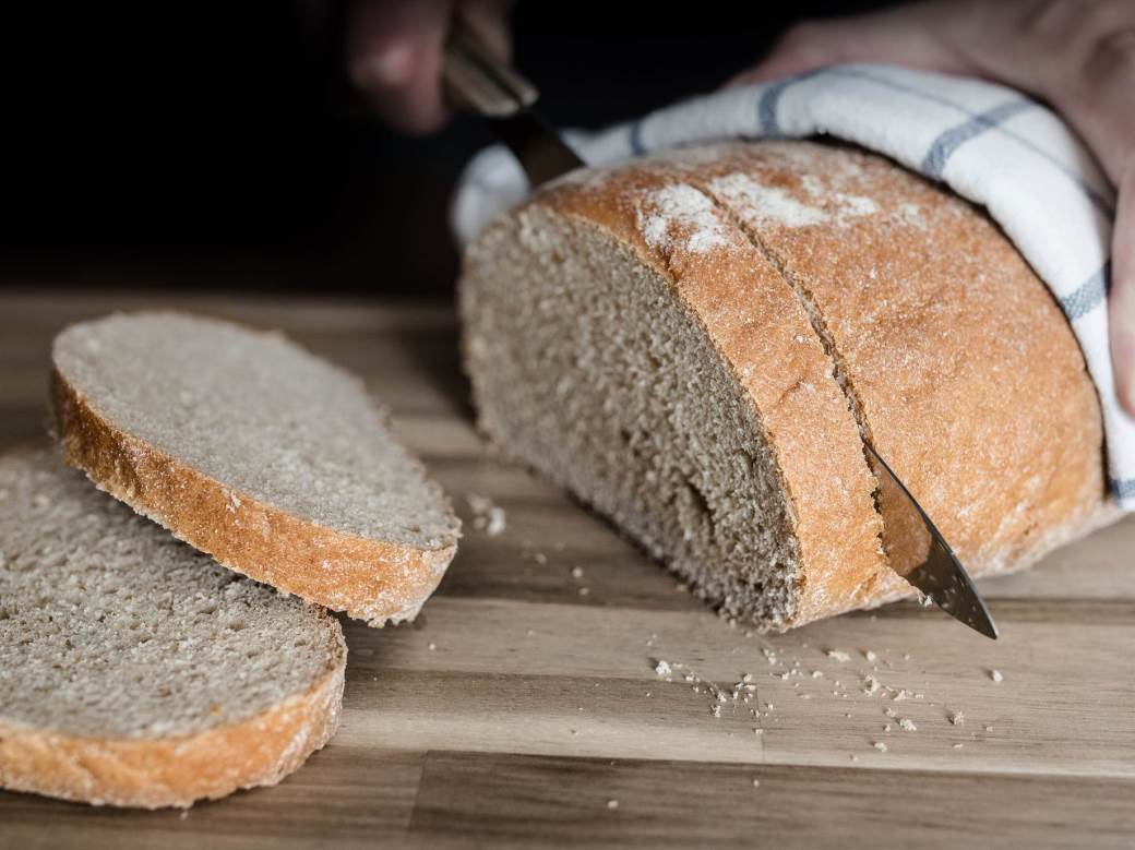  kako sjeci hleb da s ene izmrvi 