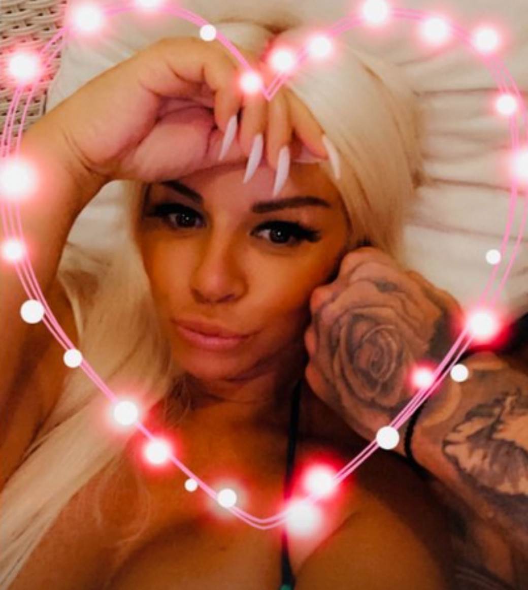  ISPLIVALA INTIMNA FOTKA IZ KREVETA: Dara Bubamara i Toni u ljubavnom zanosu - opustila se i POKAZALA 