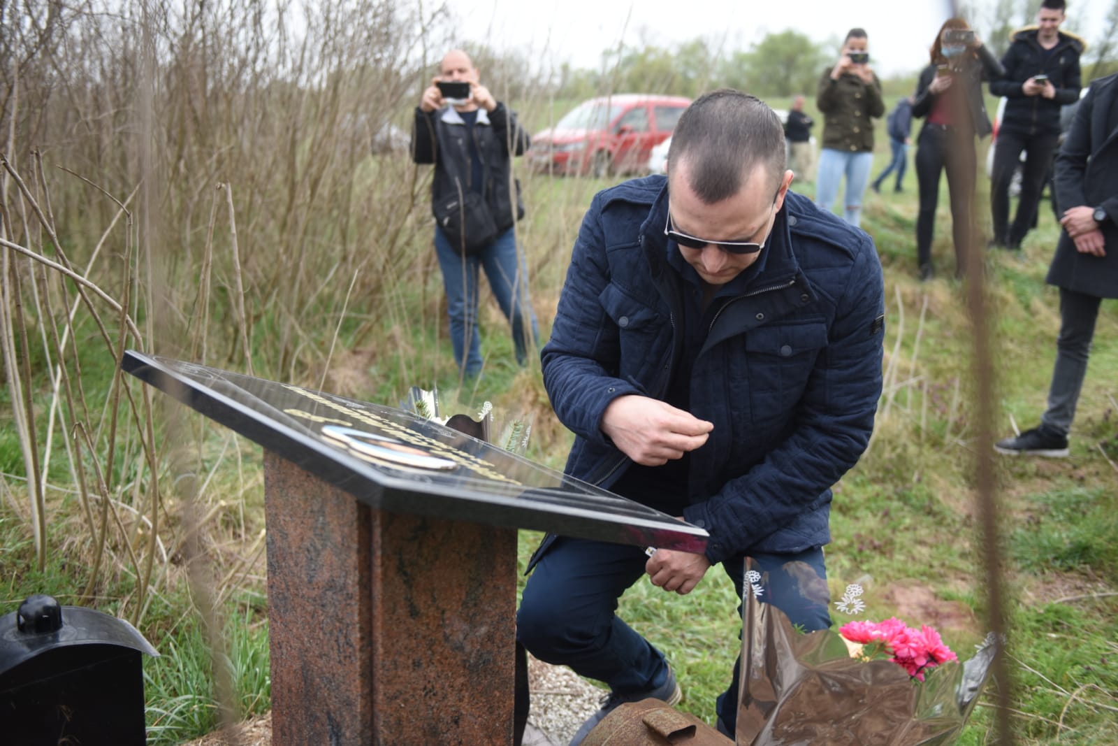  zoran marjanovic na grobu jelene foto 