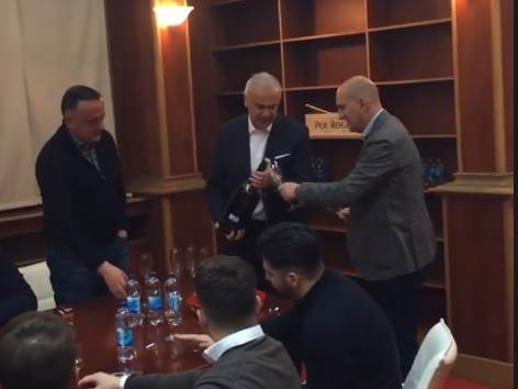  zvezdan terzic slavi pobjedu protiv partizana 