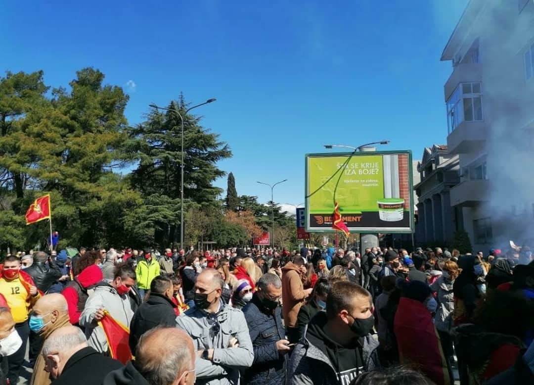  okupljanje vlada crnogorske zastave 