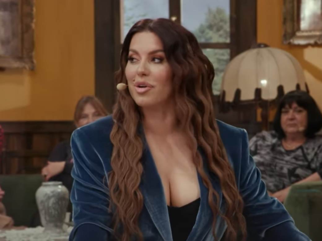  SEKIN DEKOLTE SVE OSTAVIO BEZ TEKSTA: A njena provokativna PONUDA usred emisije ŠOKIRALA 