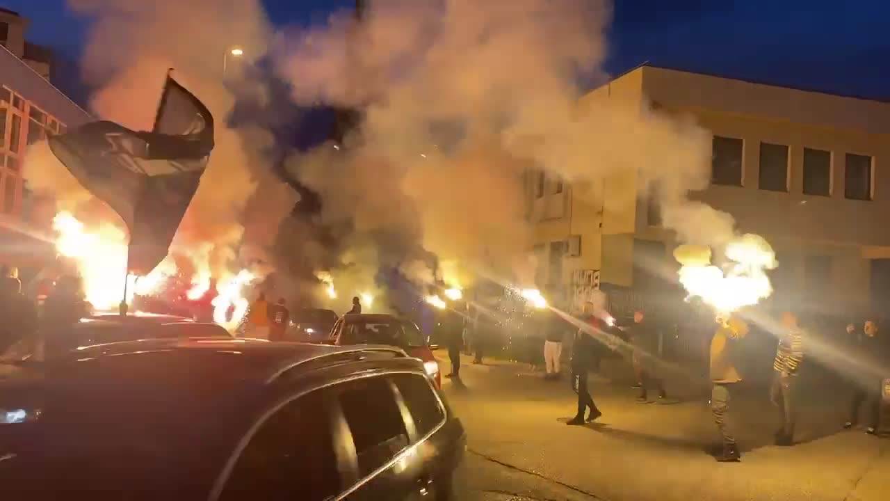  prekinut derbi u tuzima decic buducnost 