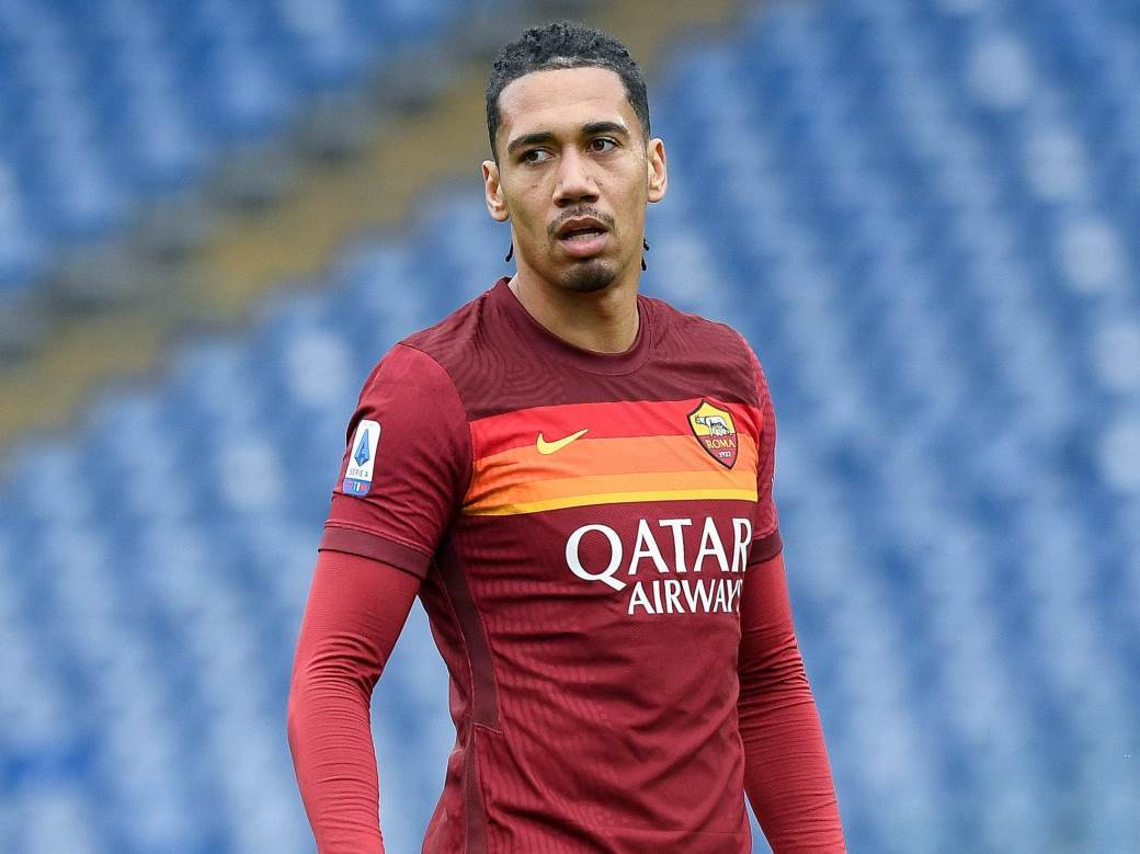  fudbaler kris smoling roma loppovi mu upali  u stan u centru rima uperili pistolj  