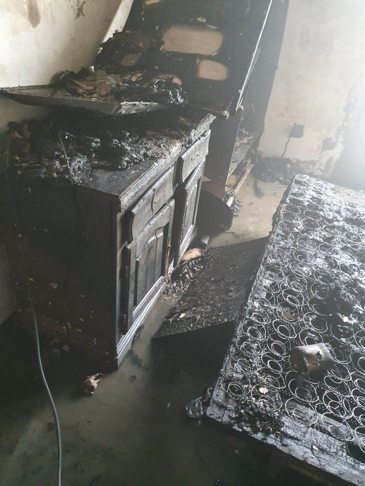  pozar tivat spaseno dvoje ljudi 