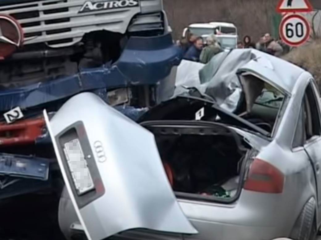  VOZAČ KAMIONETA "KUĆE OD SRCA" U TEŠKOM STANJU 