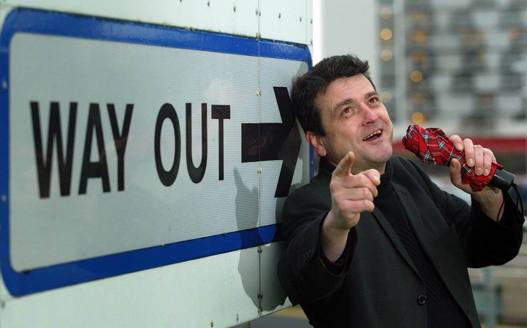  iznenada preminuo čuveni pevač 