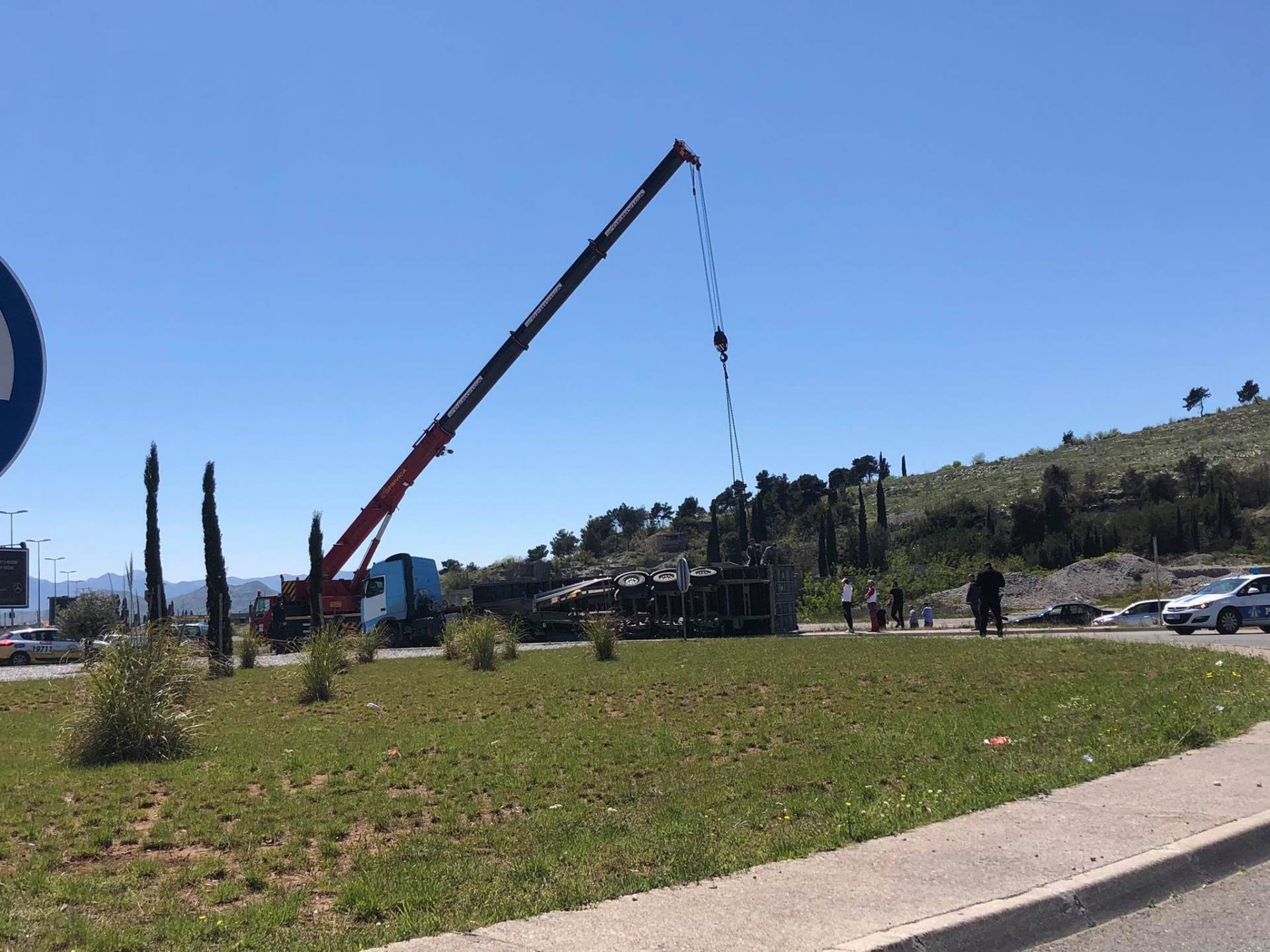  prevrnuo se kamion u zeti 