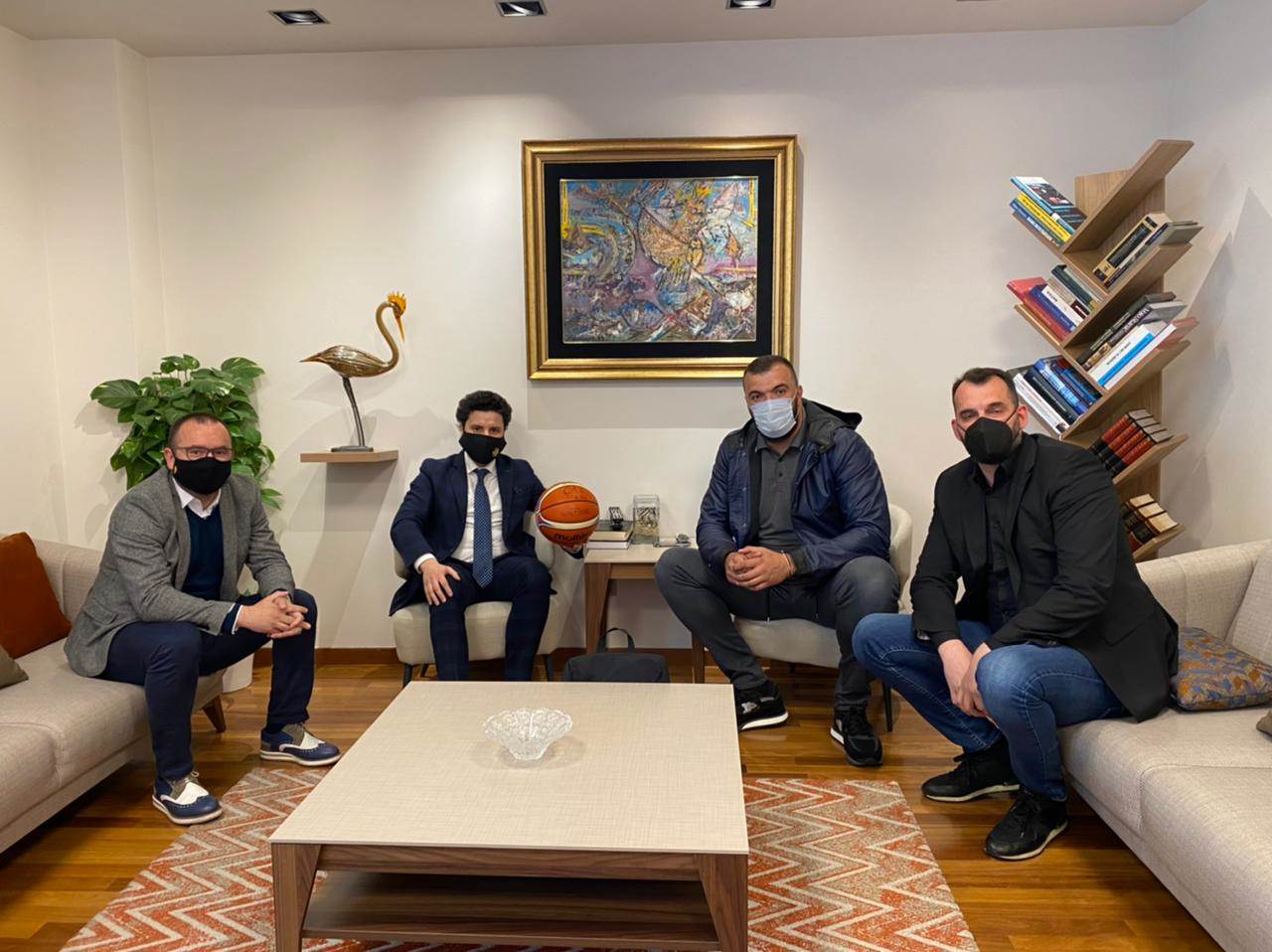  abazovic ugostio pekovica i radovica 