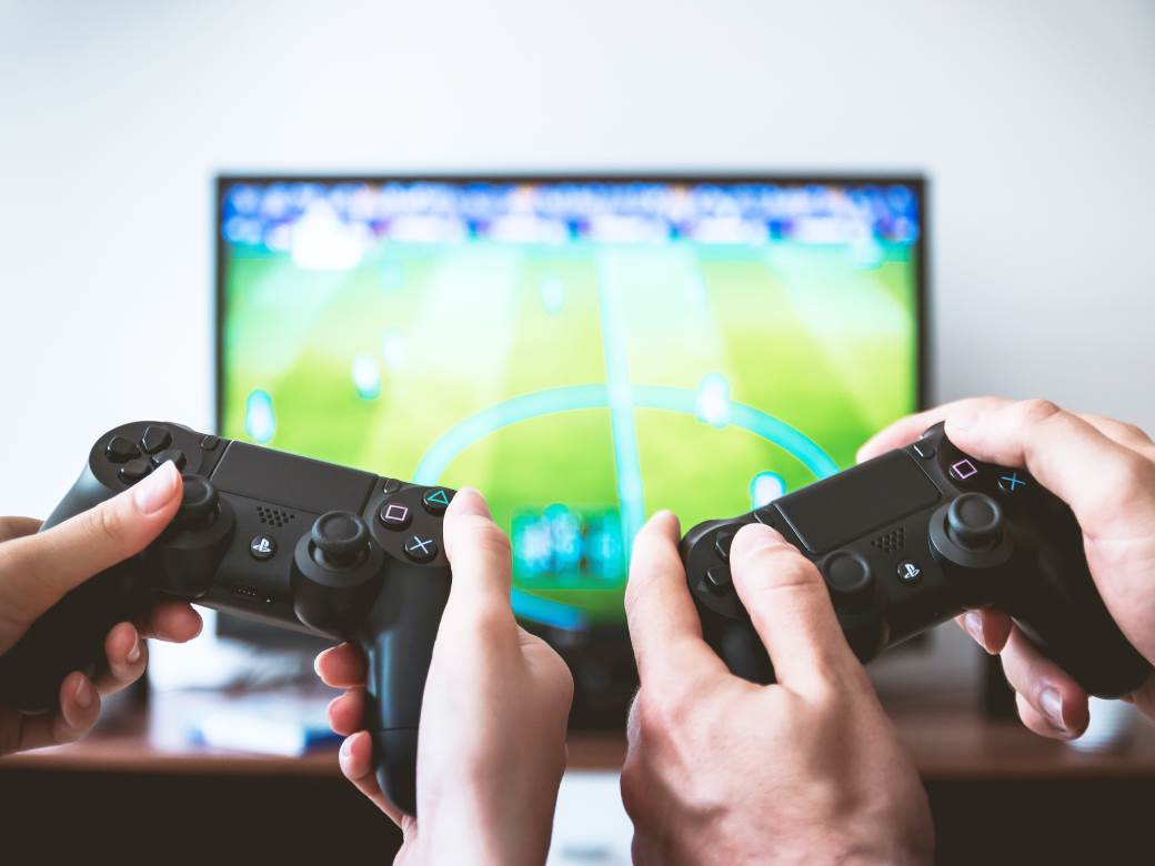  naginjanje u toku igranja igrica na sony 