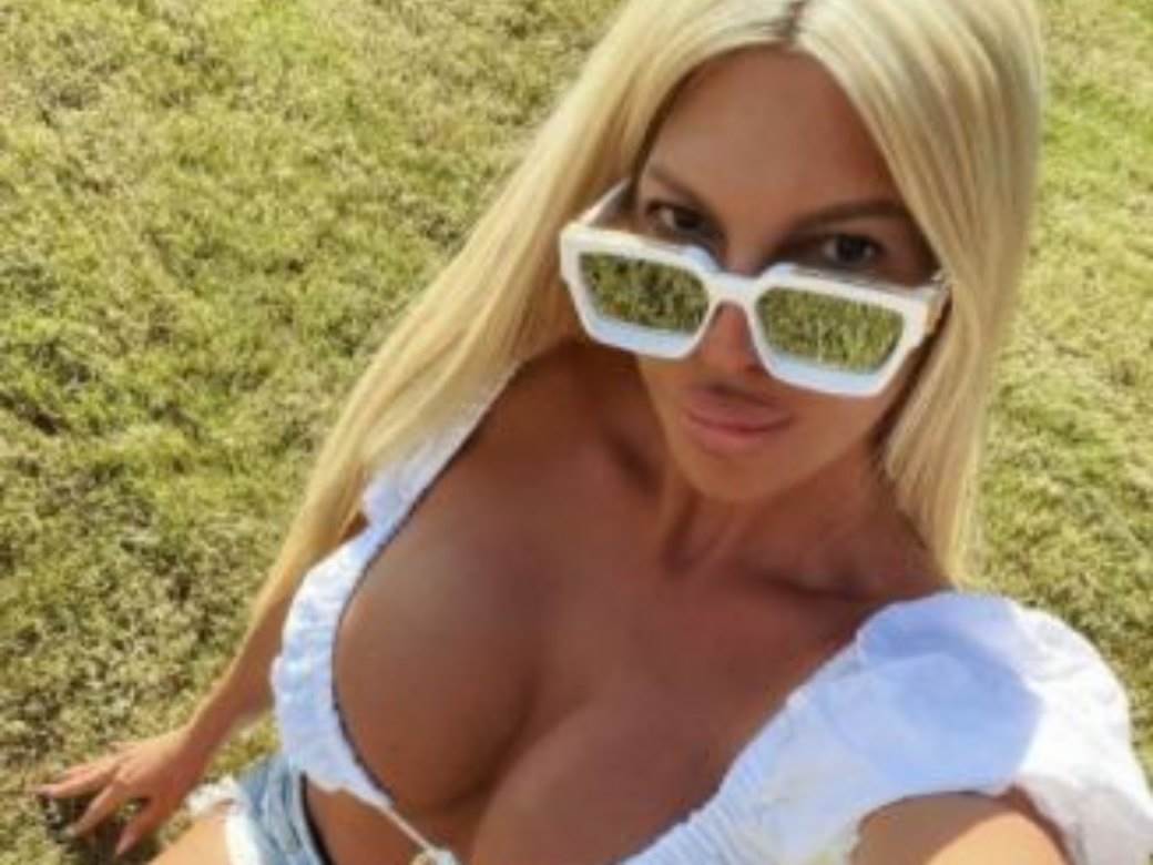  jelena karleusa gola skinula majicu i pantalone 