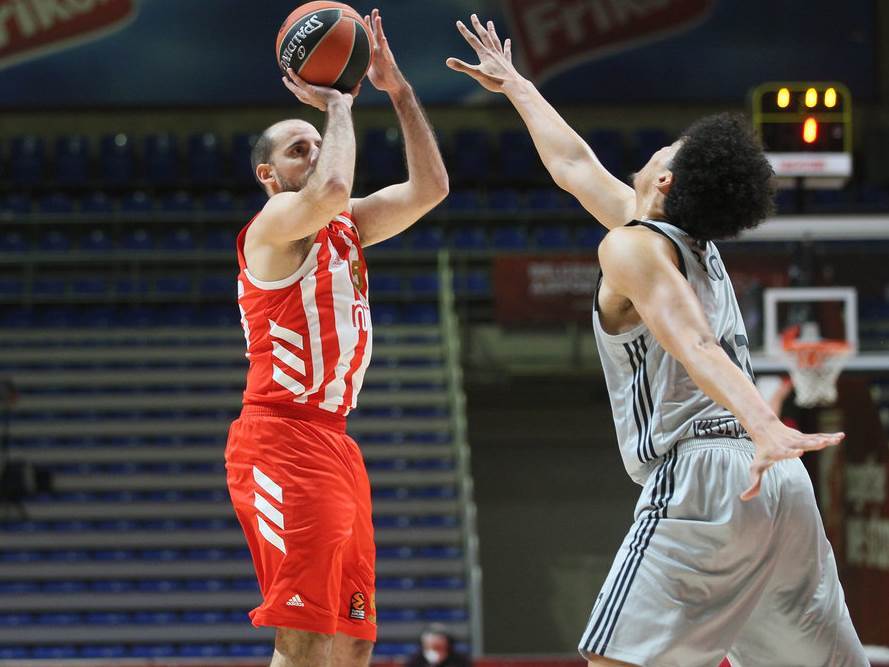   kolom napusta crvenu zvezdu kosarka 