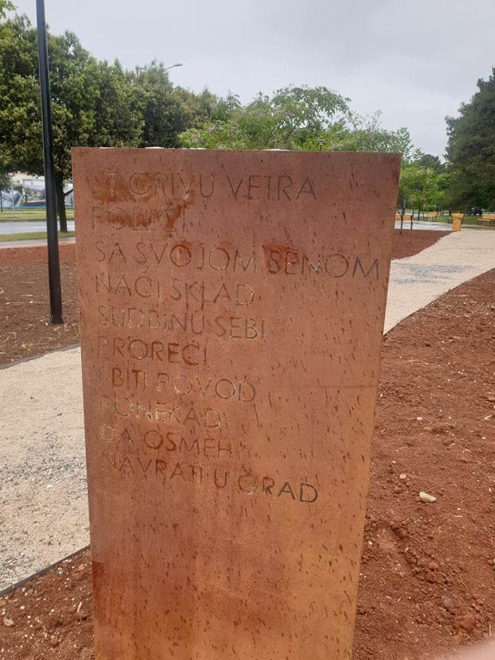 park djordja balasevica vandalizam tabla natpis 