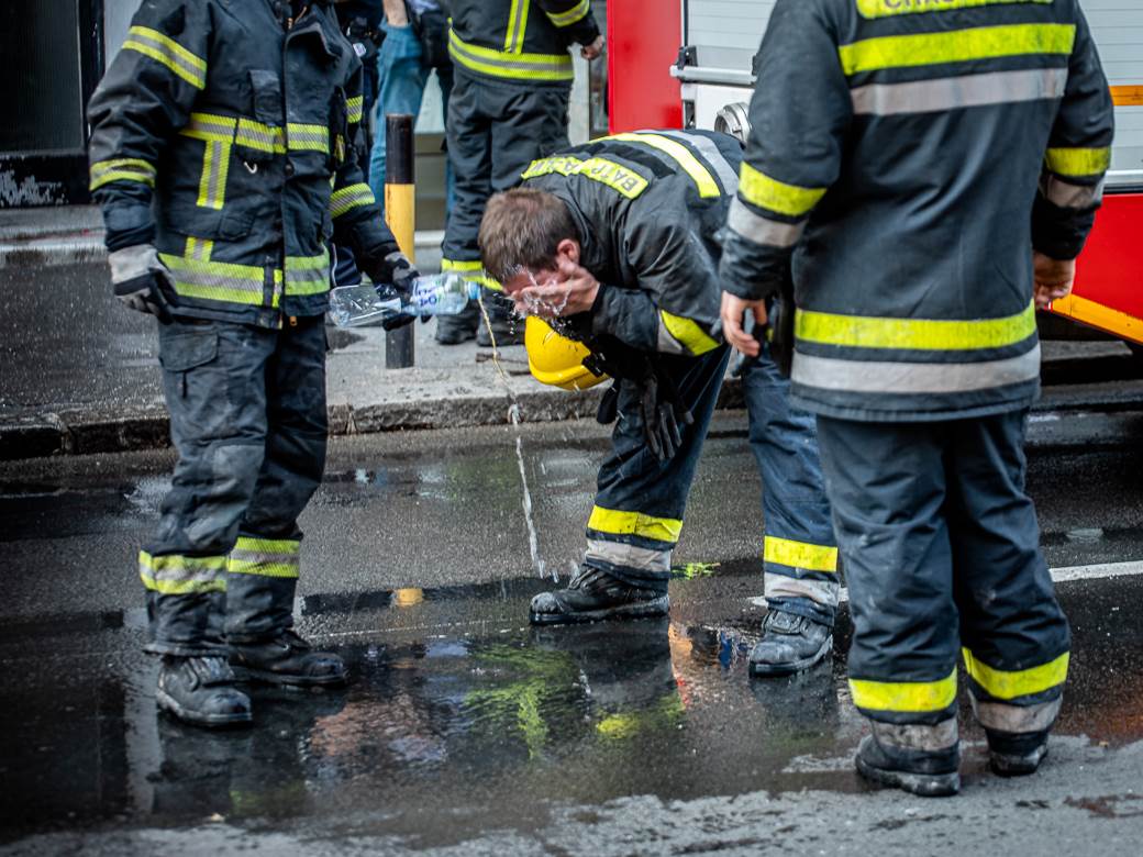  eksplozija u zemunu povrijedjen vatrogasac 