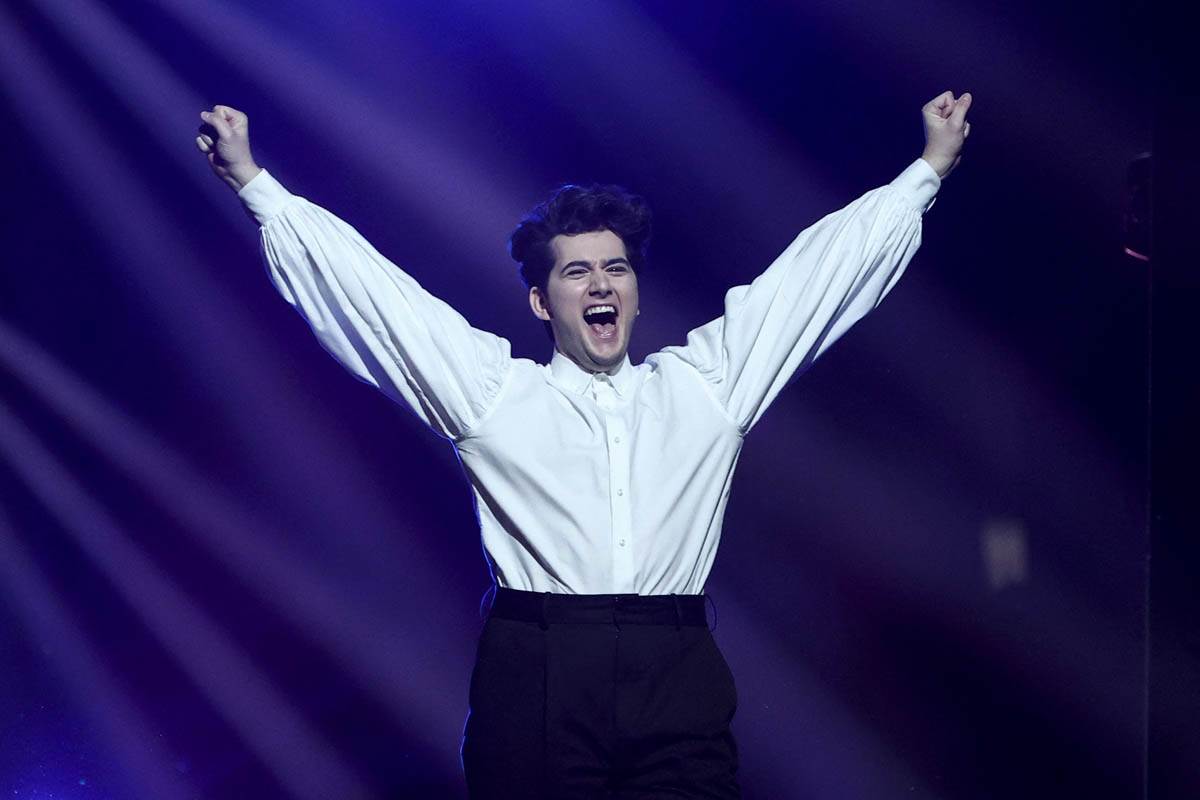  eurosong svajcarac pokazao dvoglavog orla 