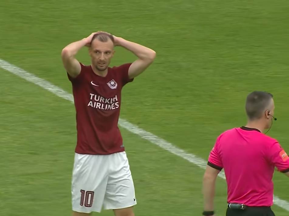  Navijači Sarajeva prekinuli trening i nasrnuli na igrače 