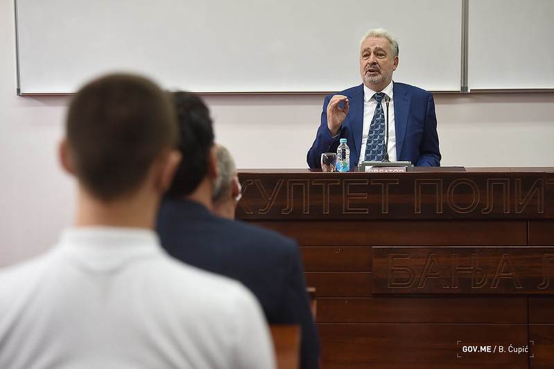  KRIVOKAPIĆ: VLADA ĆE TRAJATI DO KRAJA MANDATA, PODRŽAVA NAS NAROD! 