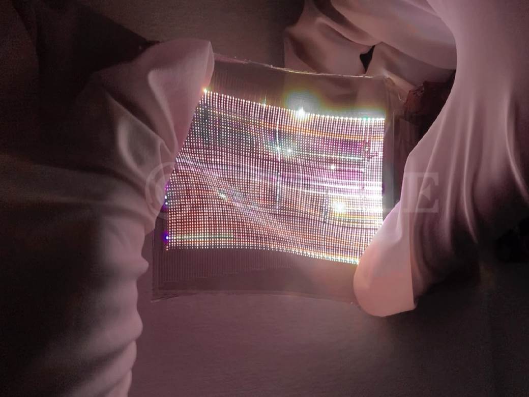  Royole FlexPai ekran koji se rasteze 