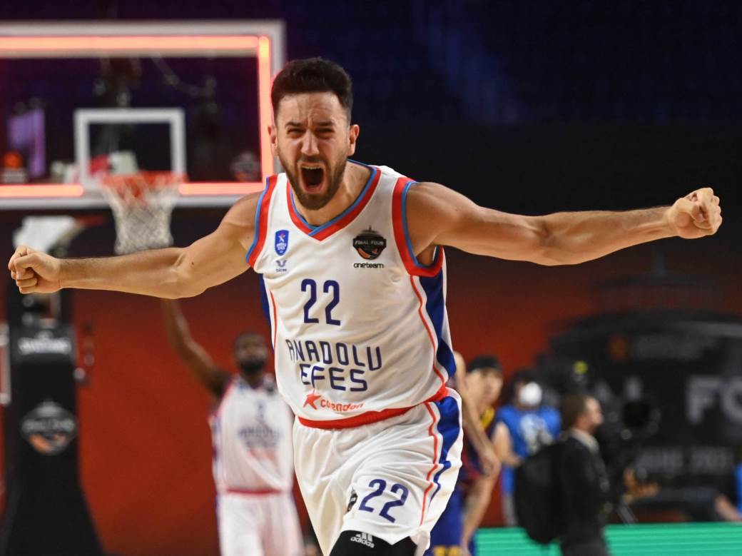  micic potpisao ugovor za efes 