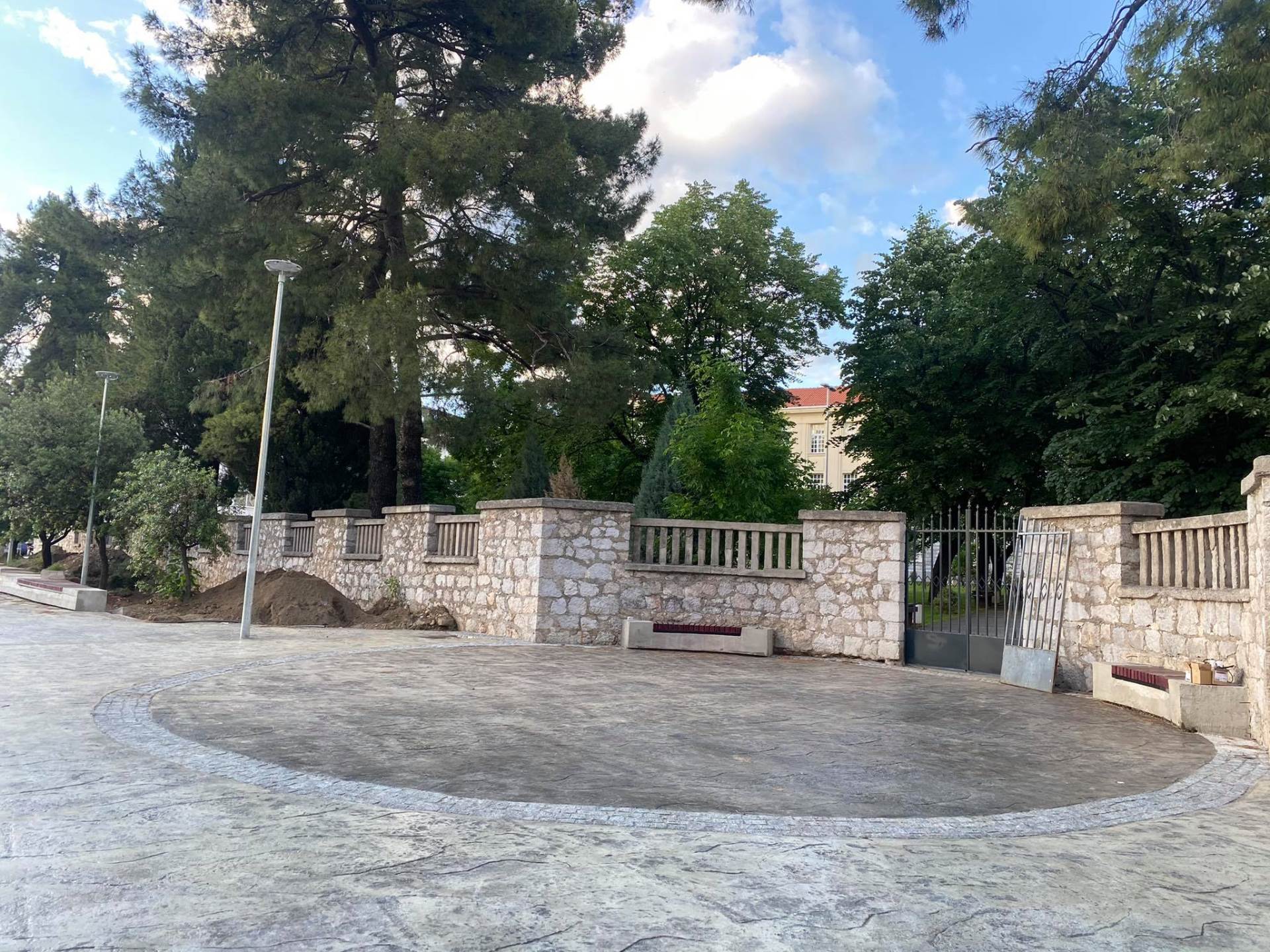  plato ispred gimnazije slobodan skerovic 