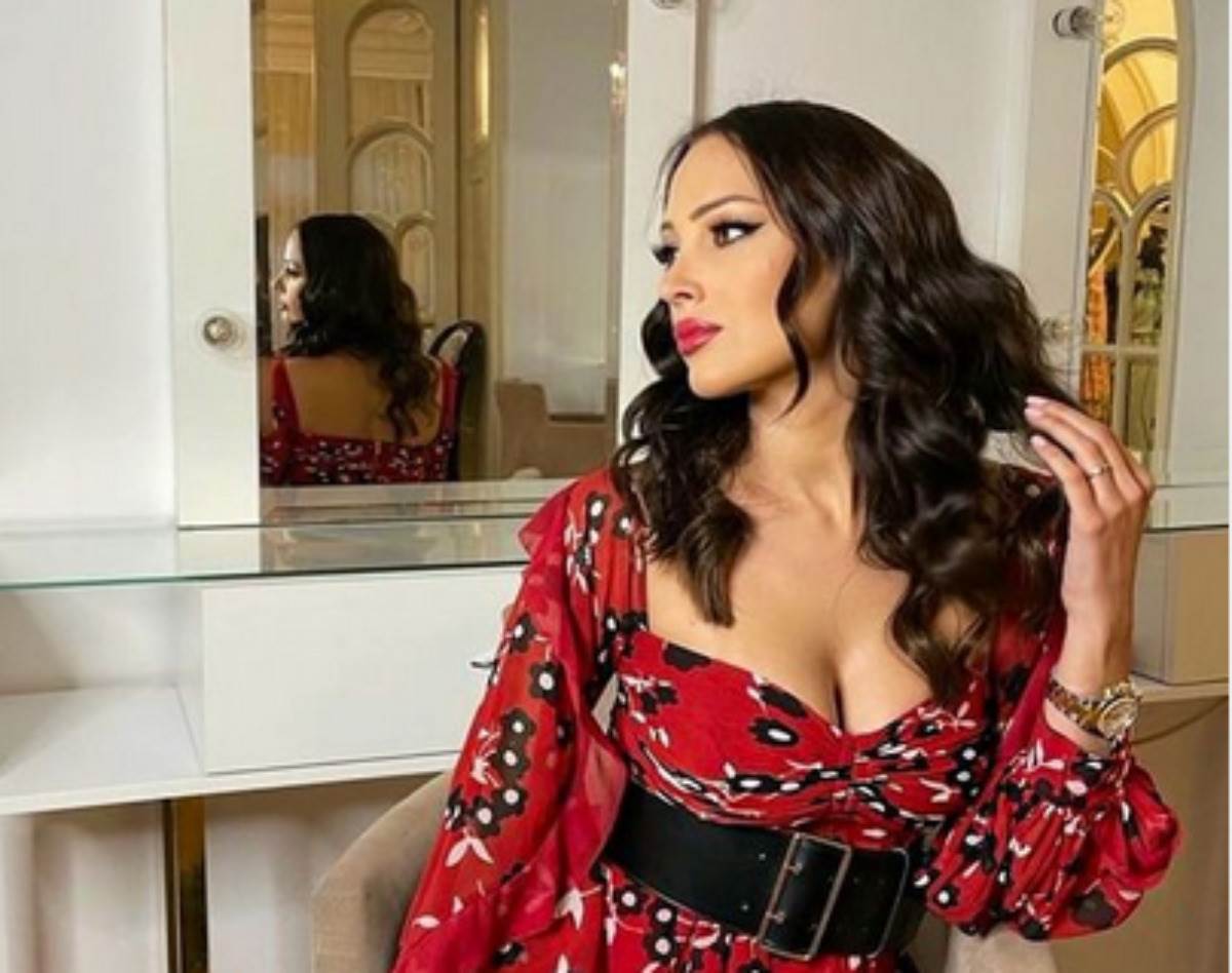  aleksandra prijovic cipkasti korset 