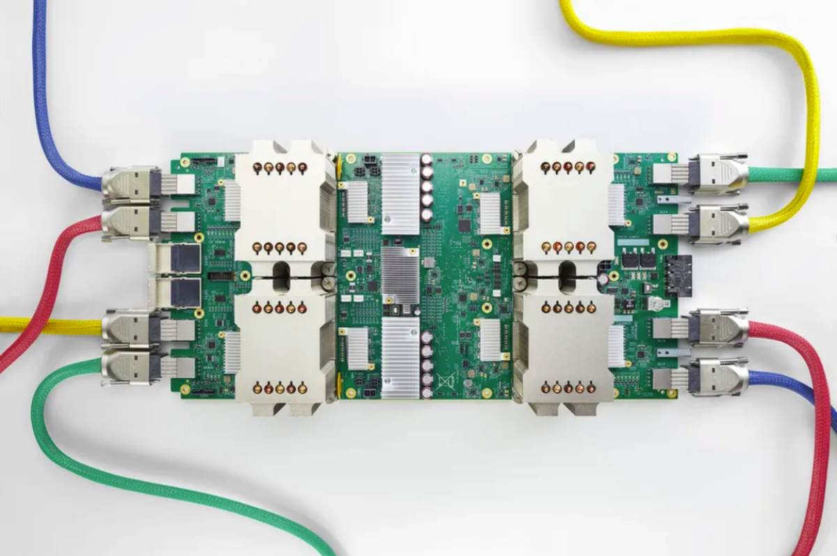  GOOGLE KORISTI AI KAKO BI NAPRAVILI ČIPOVE: Veštačka inteligencija znatno brža i efikasnija nego ljudi 