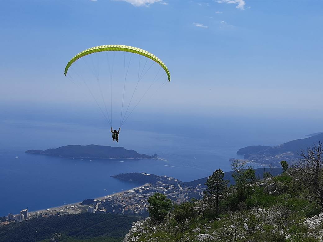  PRONAĐENI NESTALI PARAGLAJDERISTI U BARU, PORVRIJEĐENI ALI U SVJESNOM STANJU! 