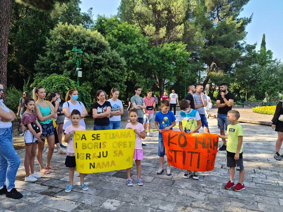  tomas boskovic protest ispred skupstine 