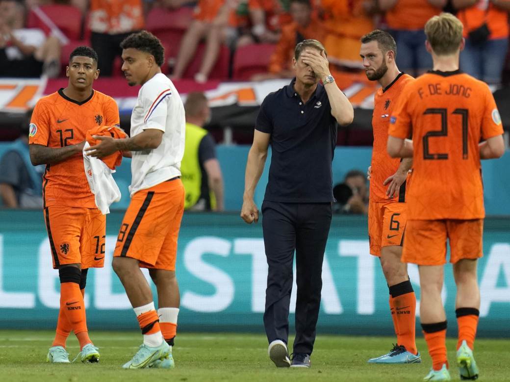  PAO PRVI OTKAZ NA EURU, ODLAZI NAJGORI TRENER NA SVETU: Menjao formaciju, nervirao igrače, a sada je svemu kraj! 