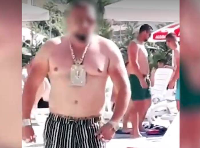  crnogorac na plazi lancic 