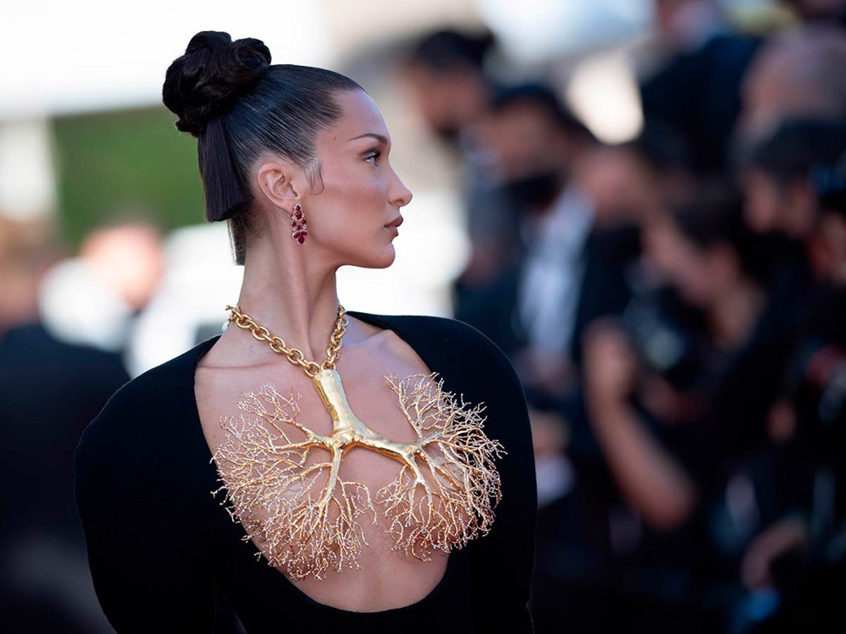  Bela Hadid se izliječila od lajmske 