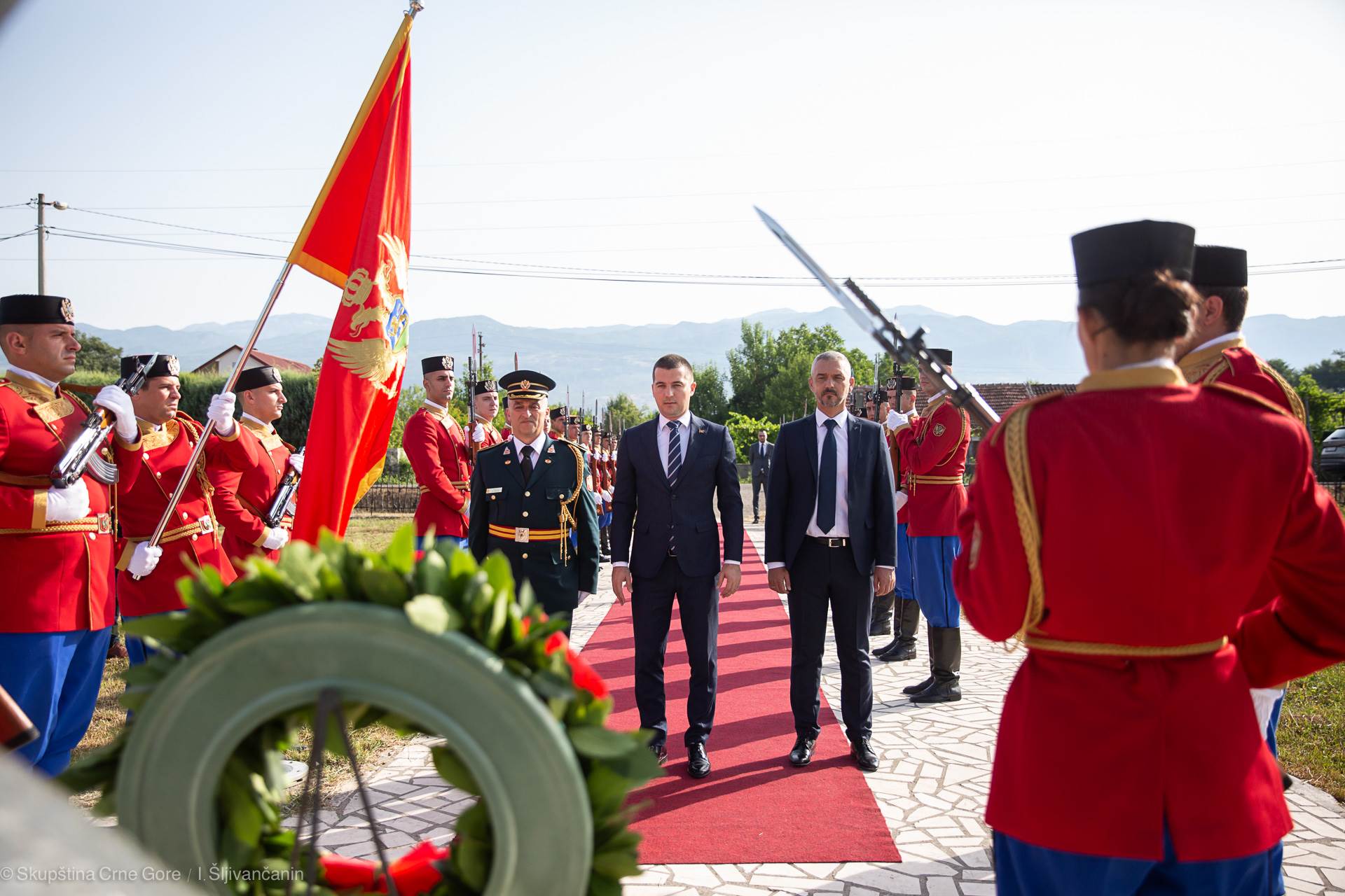  BEČIĆ SA ĐUROVIĆEM I BRĐANINOM POLOŽIO VIJENAC U LAZINAMA 